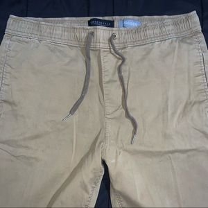 KHAKI MENS JOGGER SIZE SMALL //